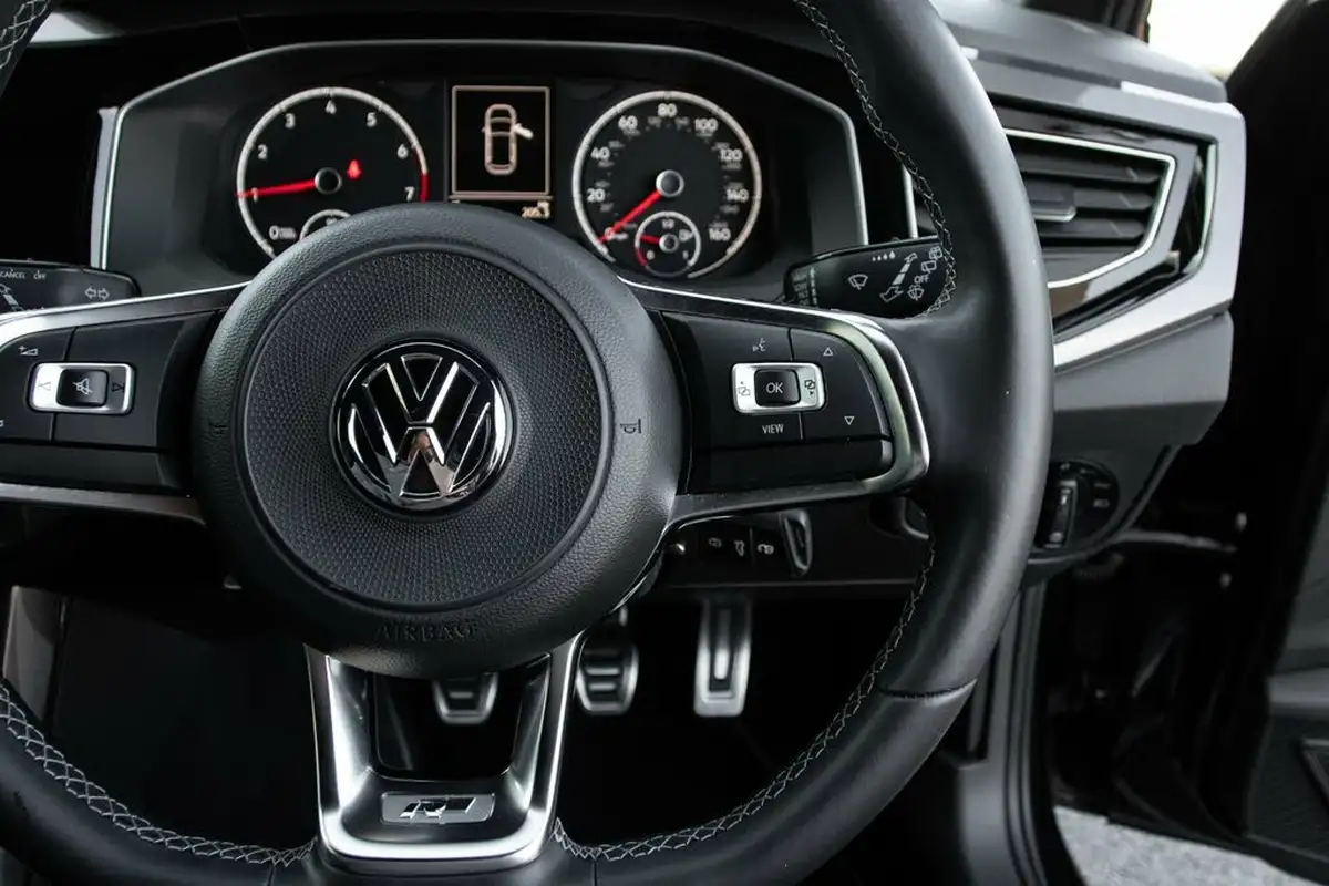 2019-volkswagen-polo-10-tsi-r-line-115ps-big-19