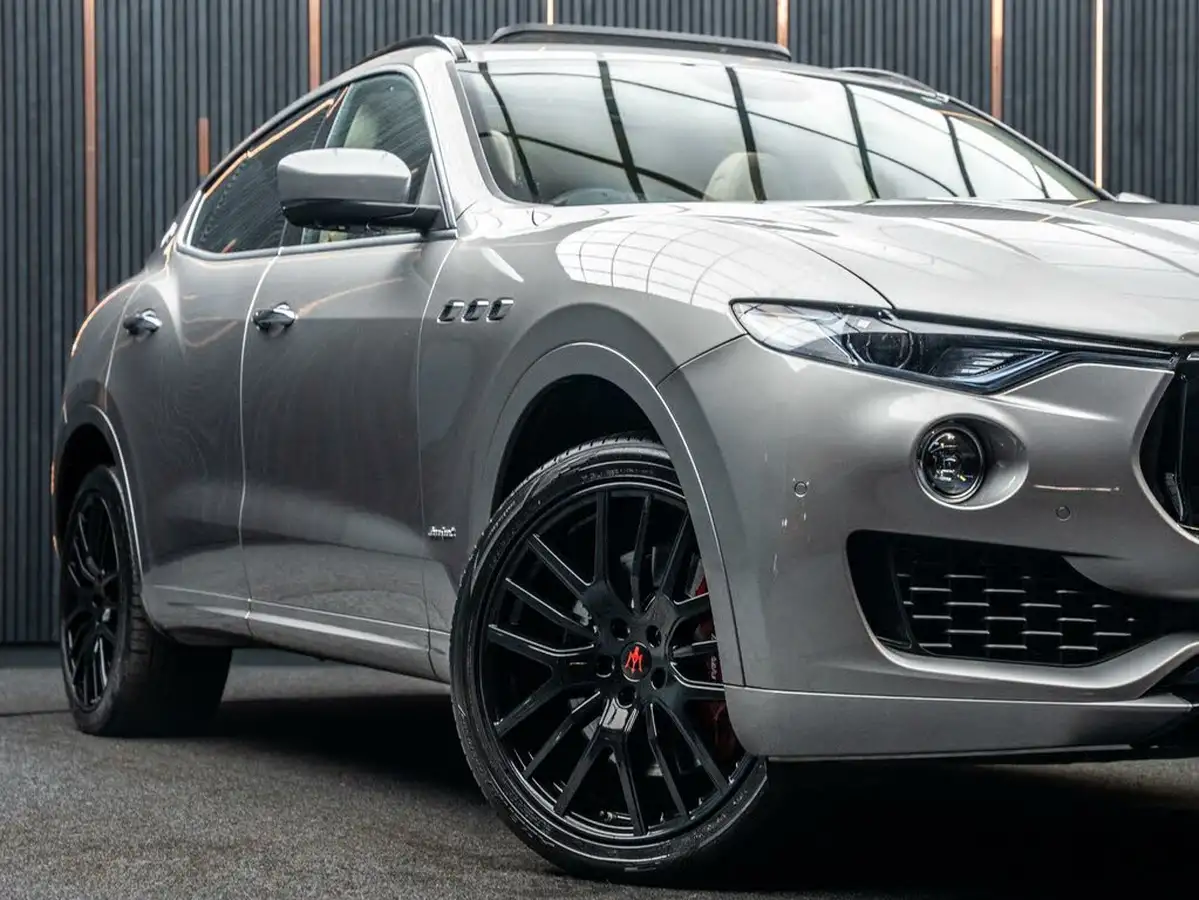 2018-maserati-levante-30-gransport-nerissimo-edition-big-8