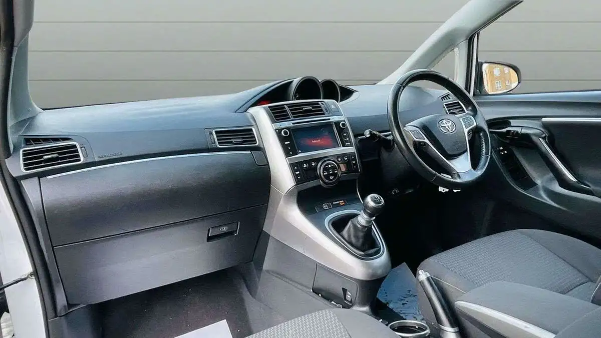 2014-toyota-verso-16-icon-big-11