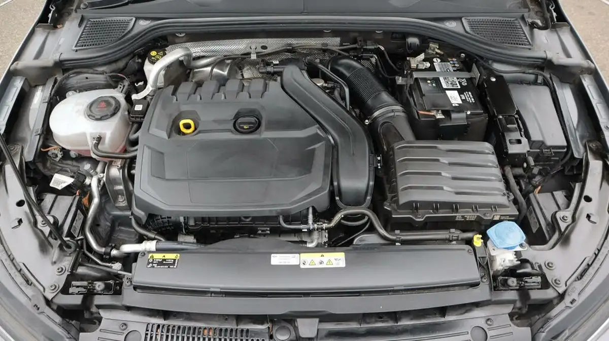 2022-volkswagen-golf-15-tsi-r-line-150ps-hatchback-big-19