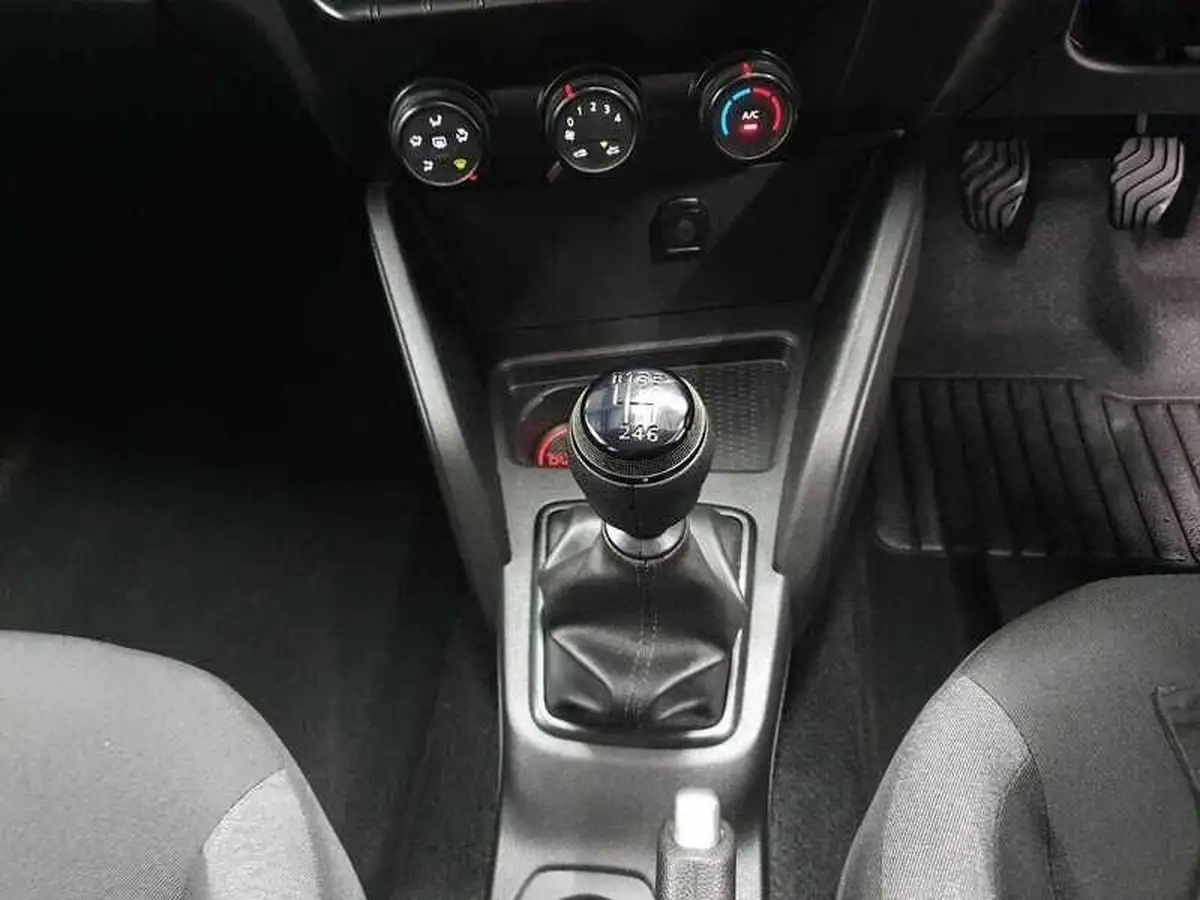 2022-dacia-duster-09-tce-essential-big-14