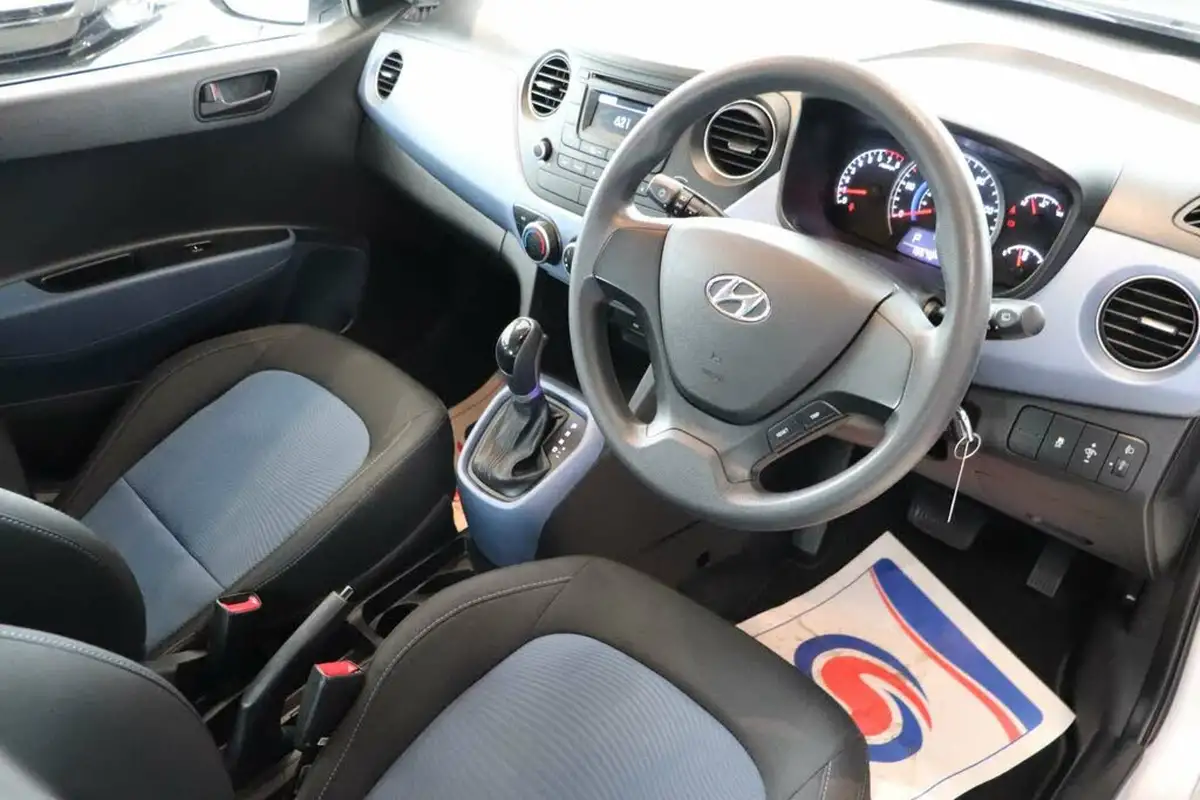 2015-hyundai-i10-12-se-auto-big-16
