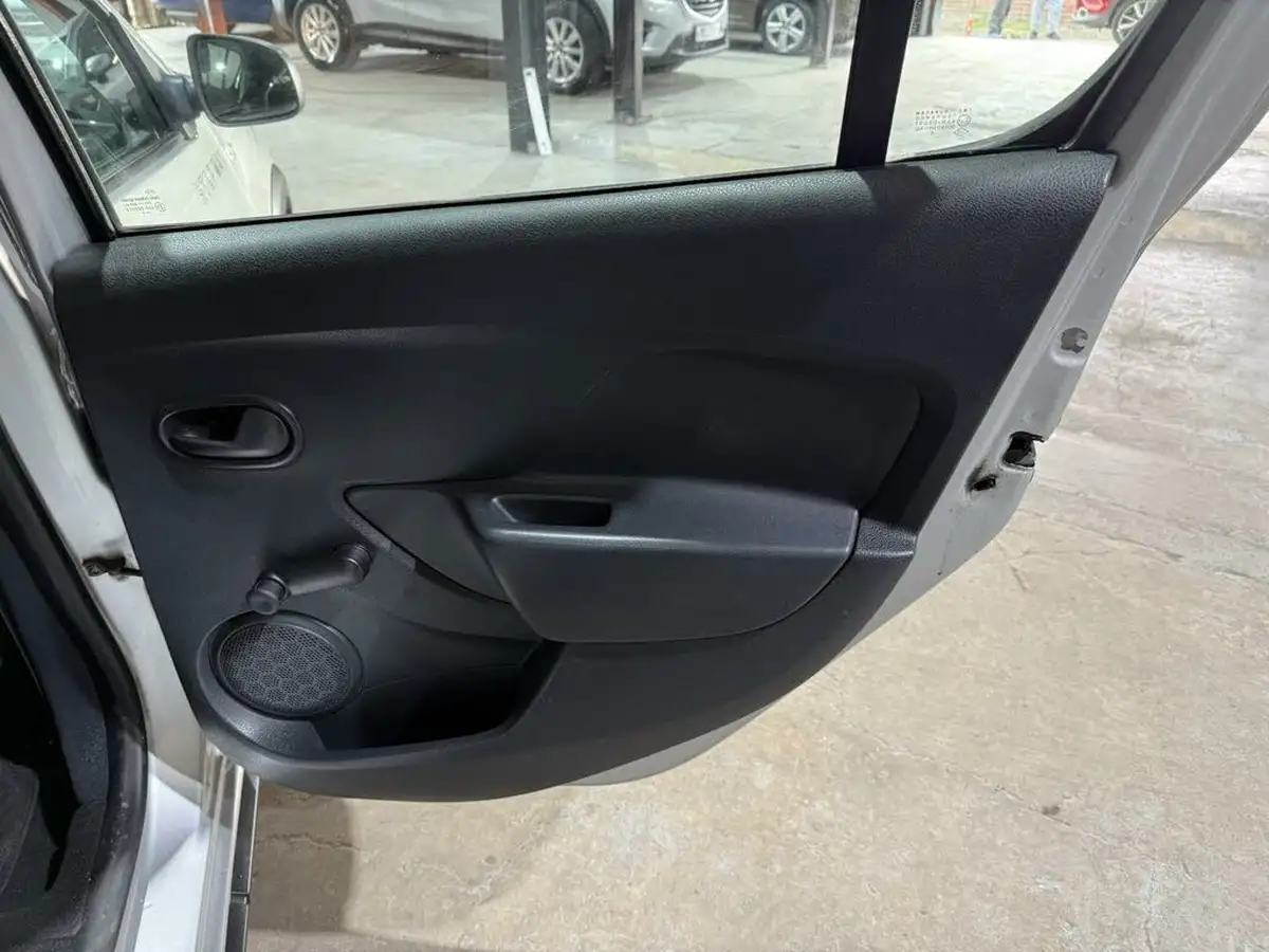 2015-dacia-sandero-stepway-15d-ambiance-big-13
