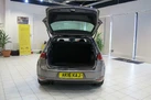 2016-volkswagen-golf-20tdi-gt-edition-5d-dsg-small-6
