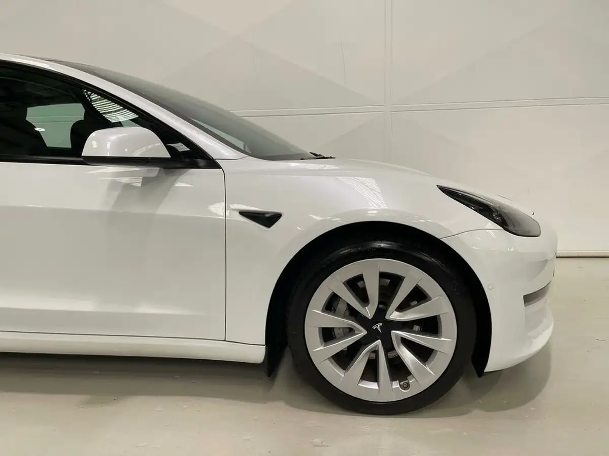 2022-tesla-model-3-e-long-range-big-12