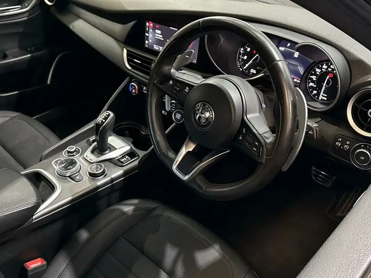 2022-alfa-romeo-giulia-20-sprint-197bhp-big-2