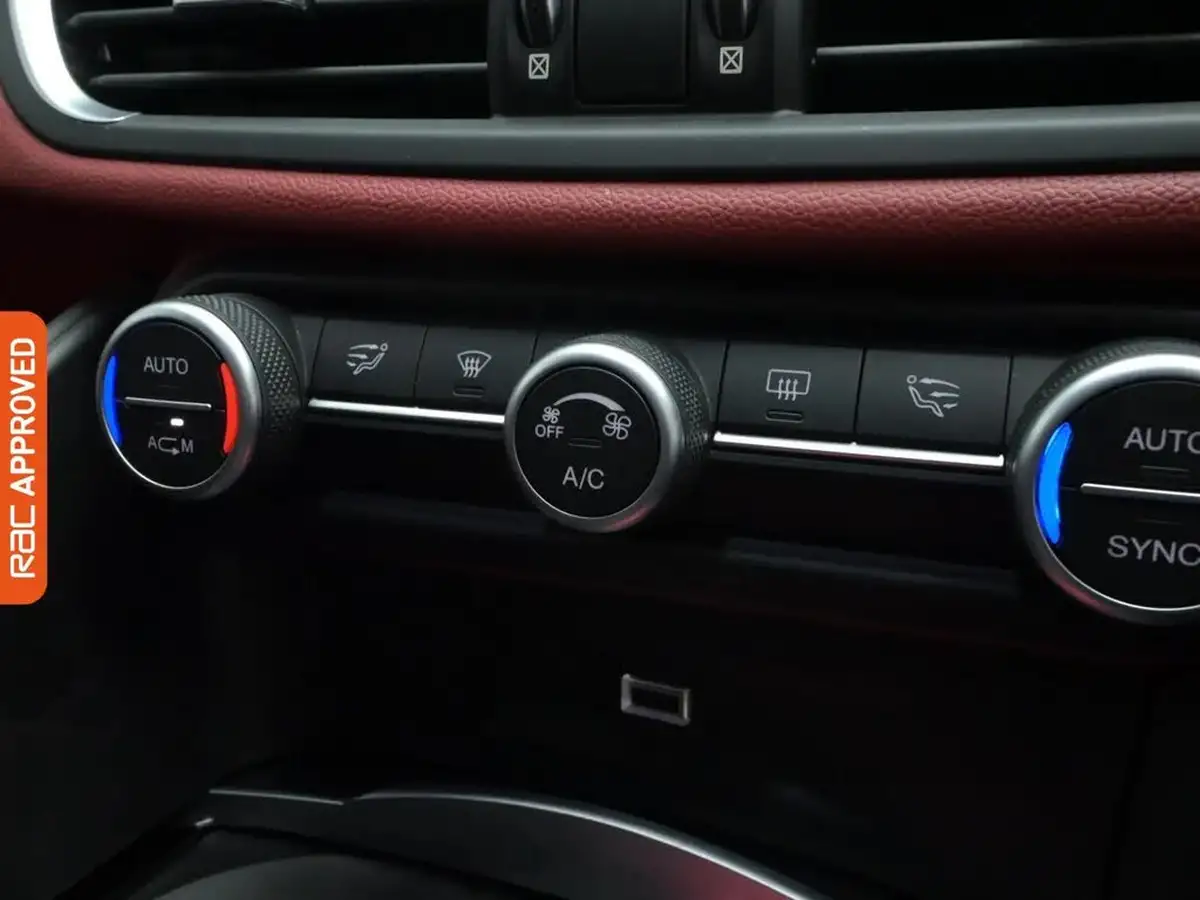 2018-alfa-romeo-giulia-20-super-big-16