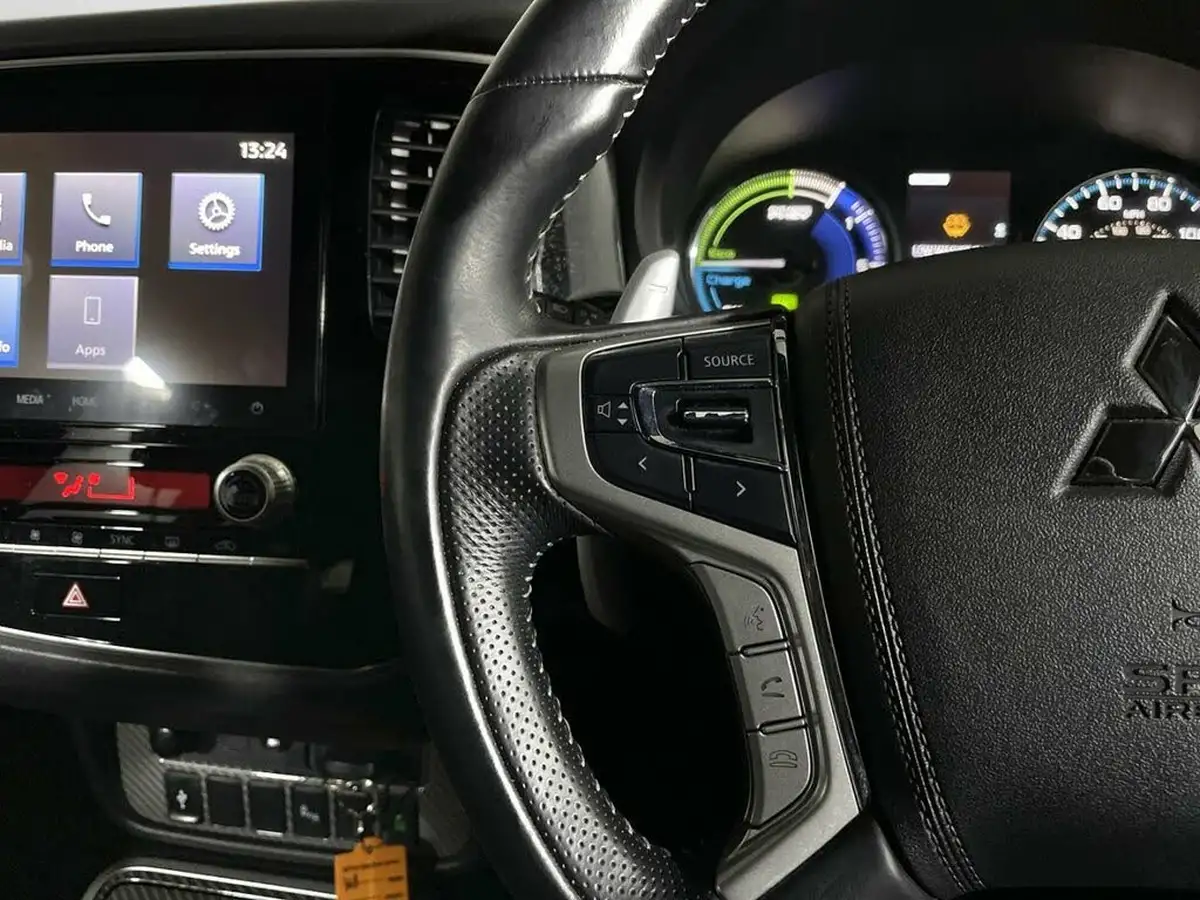 2020-mitsubishi-outlander-24-dynamic-phev-big-11