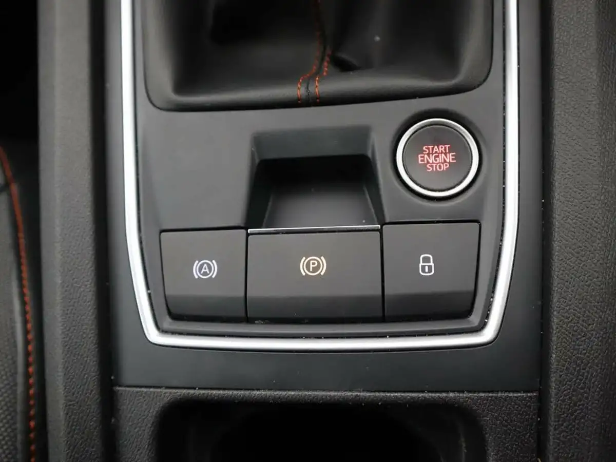 2021-seat-leon-15-tsi-evo-fr-130ps-hatchback-big-30