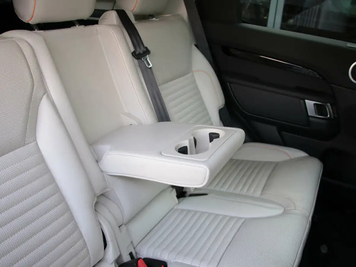 2021-land-rover-discovery-30-d300-commercial-se-big-42