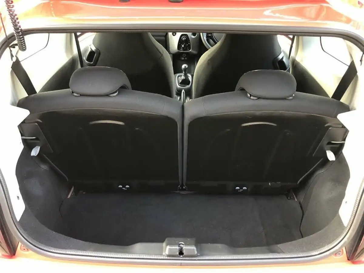 2015-citroen-c1-10-vti-feel-3d-big-19