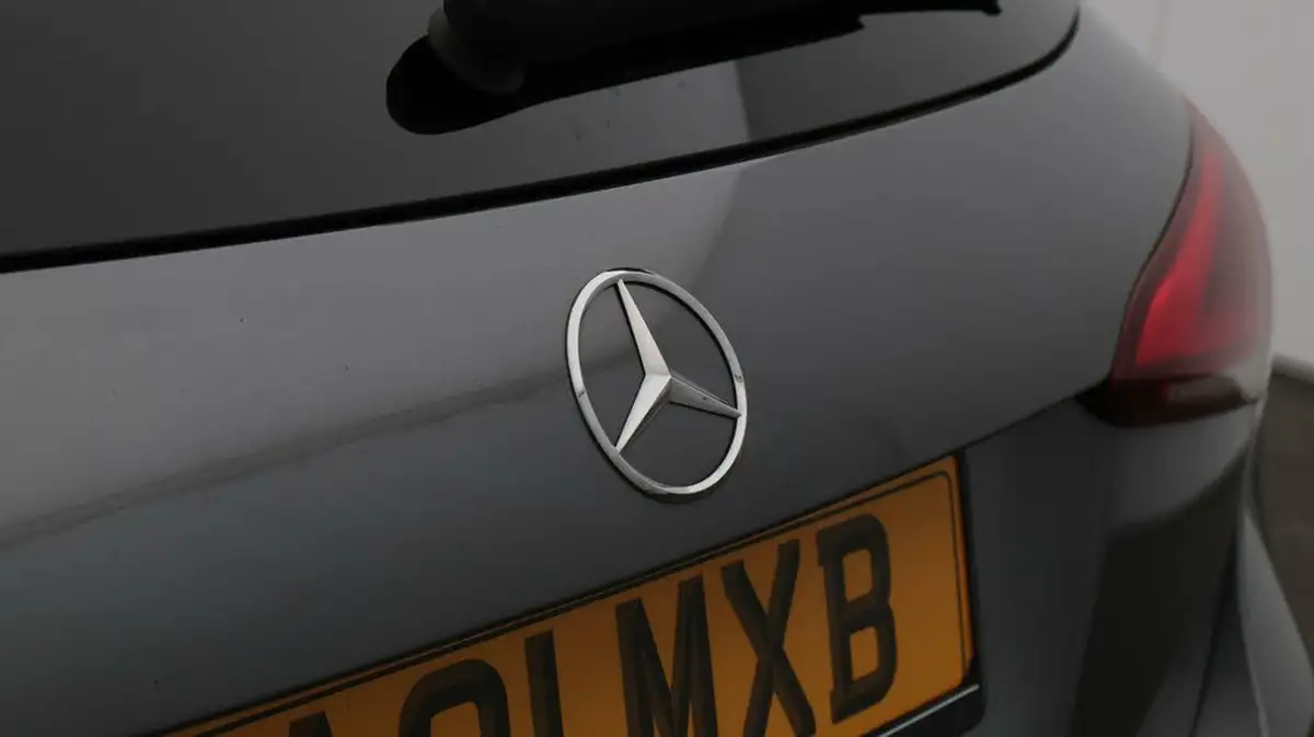 2021-mercedes-benz-a-class-13-a200-amg-line-premium-hatchback-5d-big-21