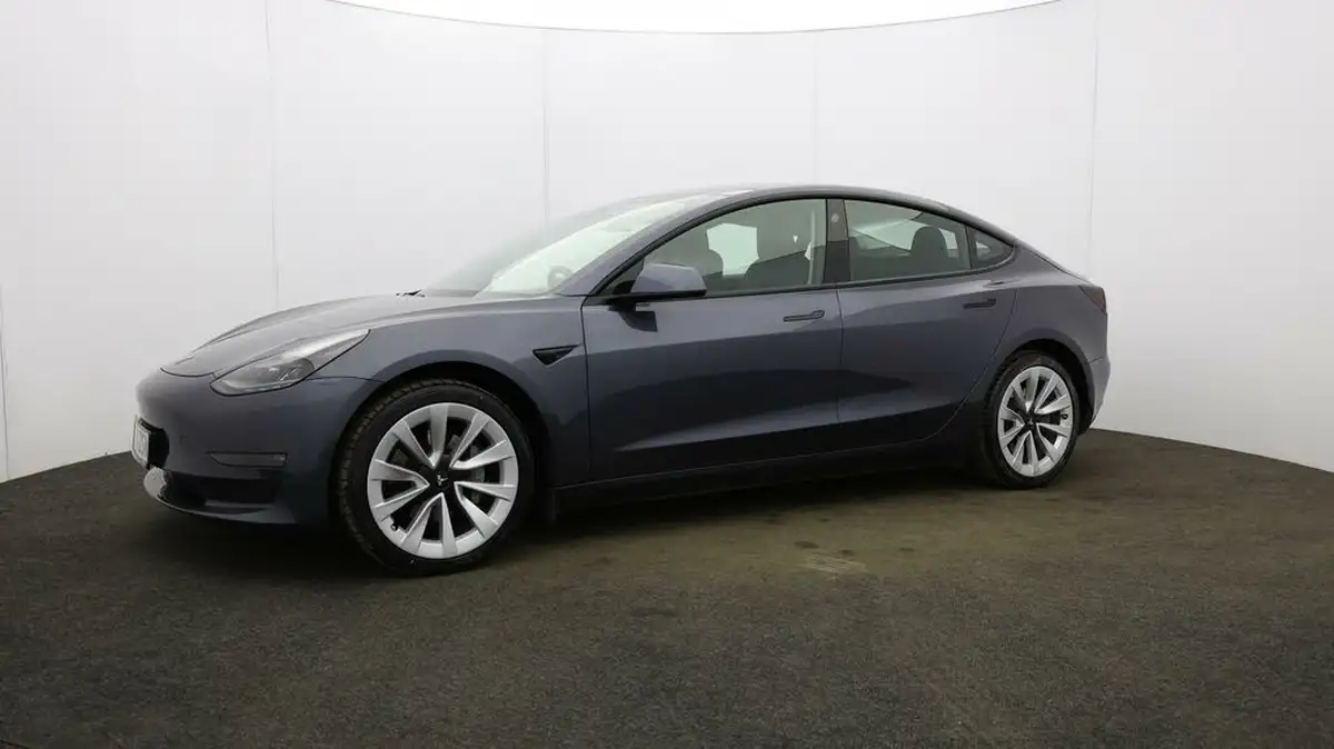 2020-tesla-model-3-e-long-range-big-34