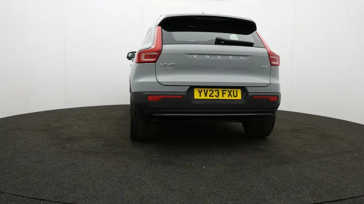 2023-volvo-xc40-20-b3-plus-big-40