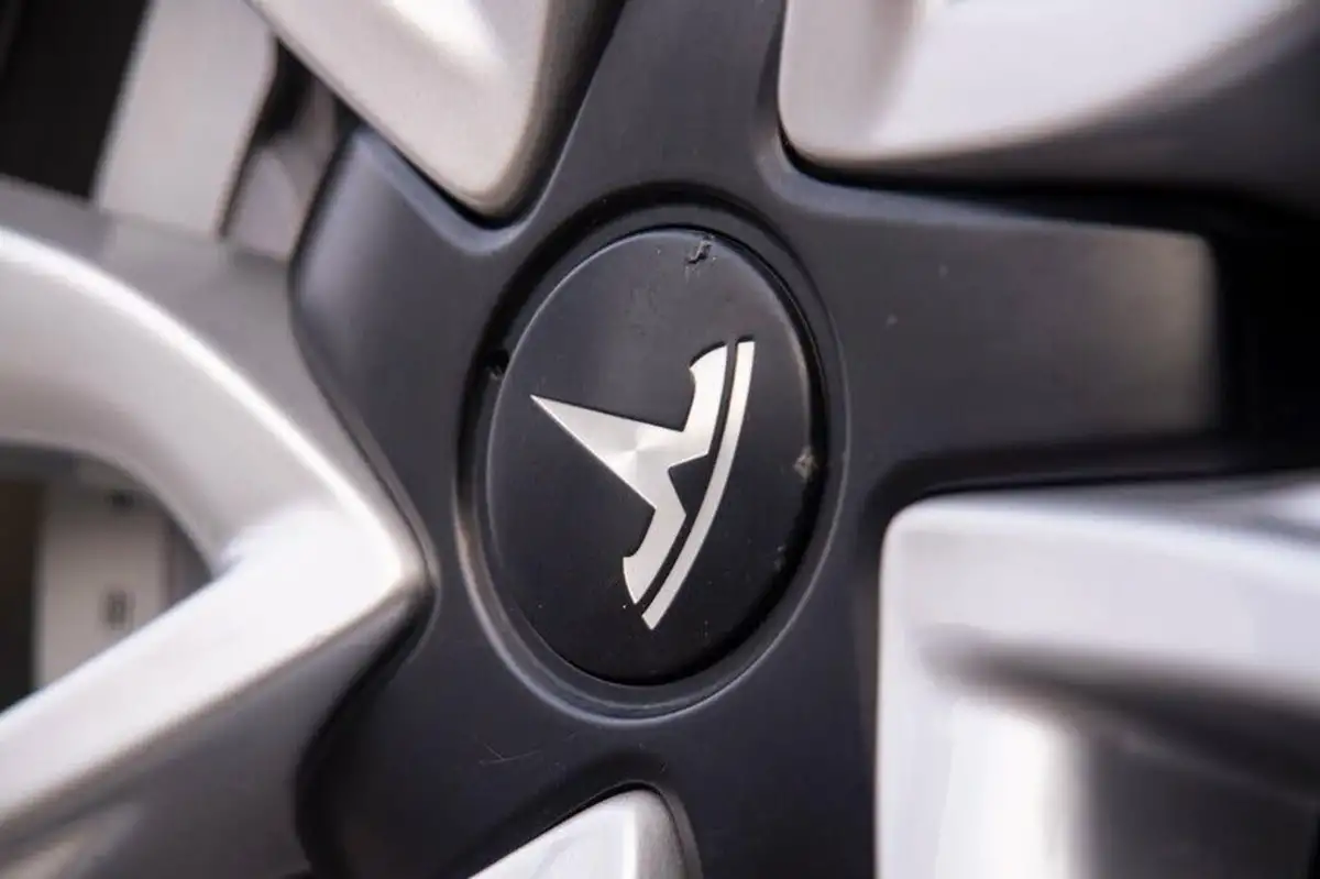 2020-tesla-model-3-e-long-range-big-35