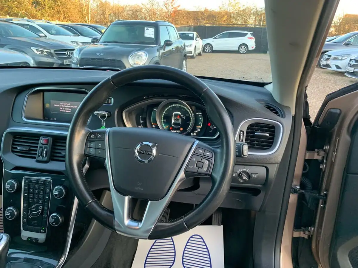 2017-volvo-v40-20-t3-cross-country-pro-big-9