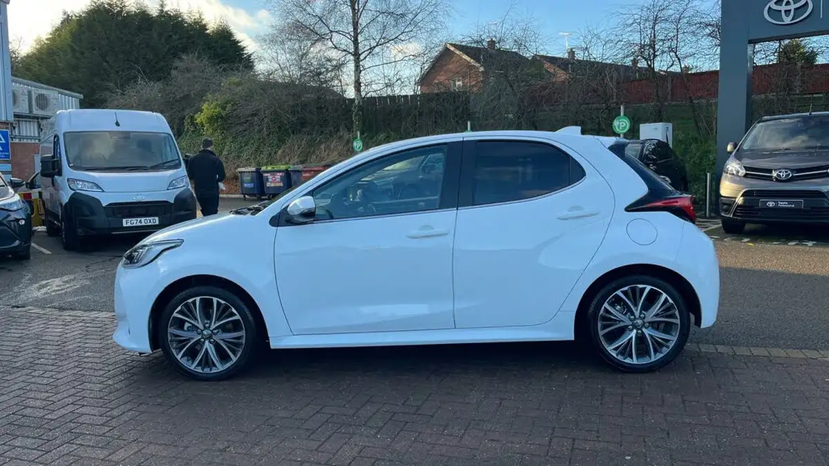 2022-toyota-yaris-15-vvt-i-excel-big-16