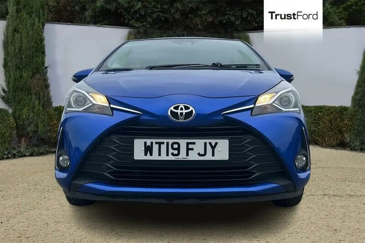 2019-toyota-yaris-15-vvt-i-icon-tech-111bhp-1496cc-big-5