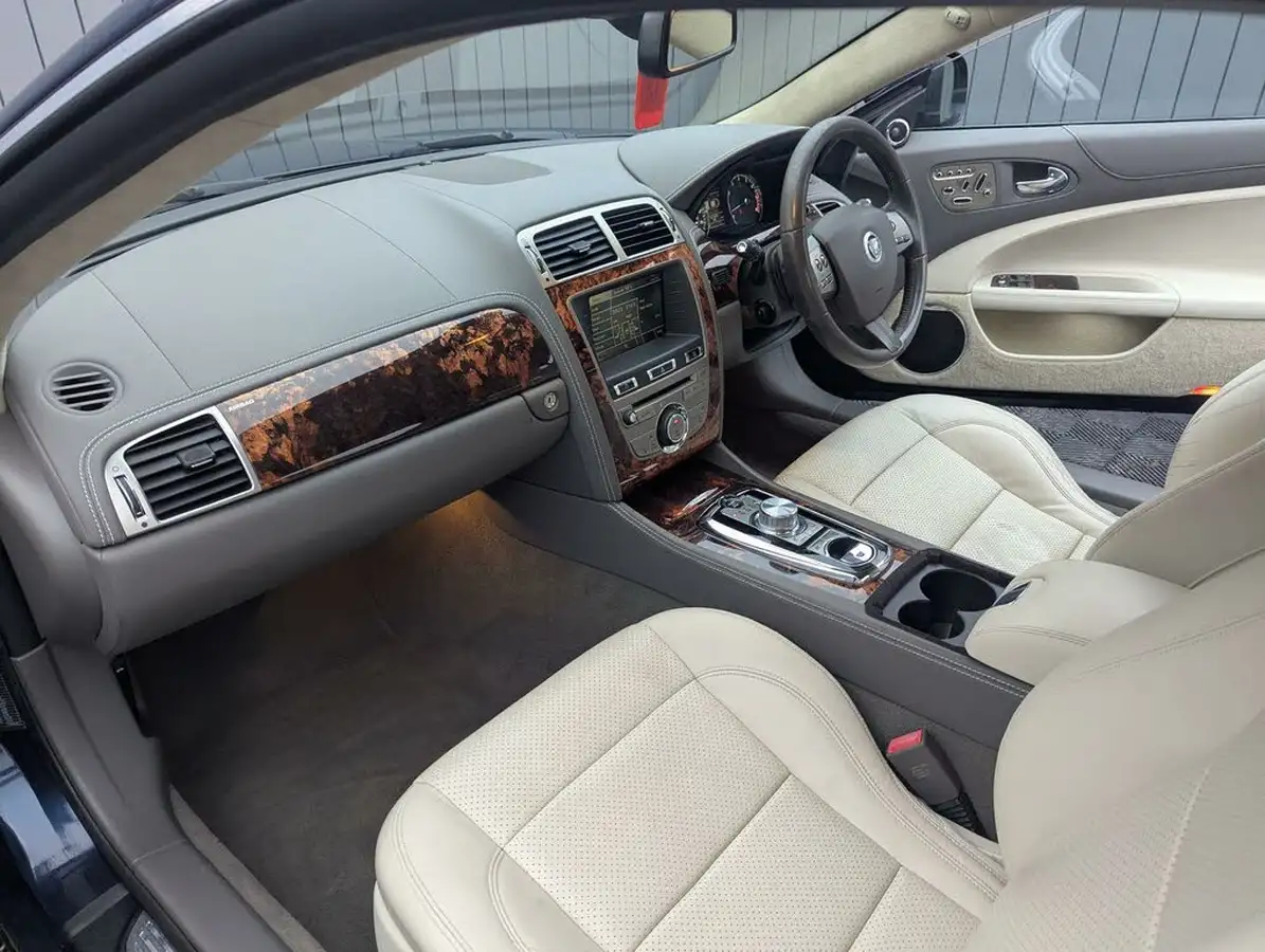 2010-jaguar-xk-50-portfolio-coupe-big-31