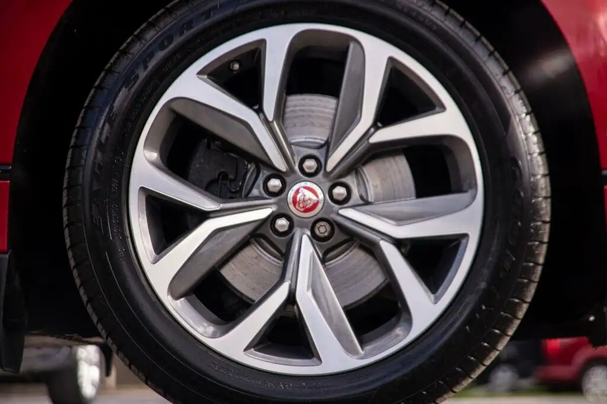 2018-jaguar-i-pace-ev400-hse-big-36