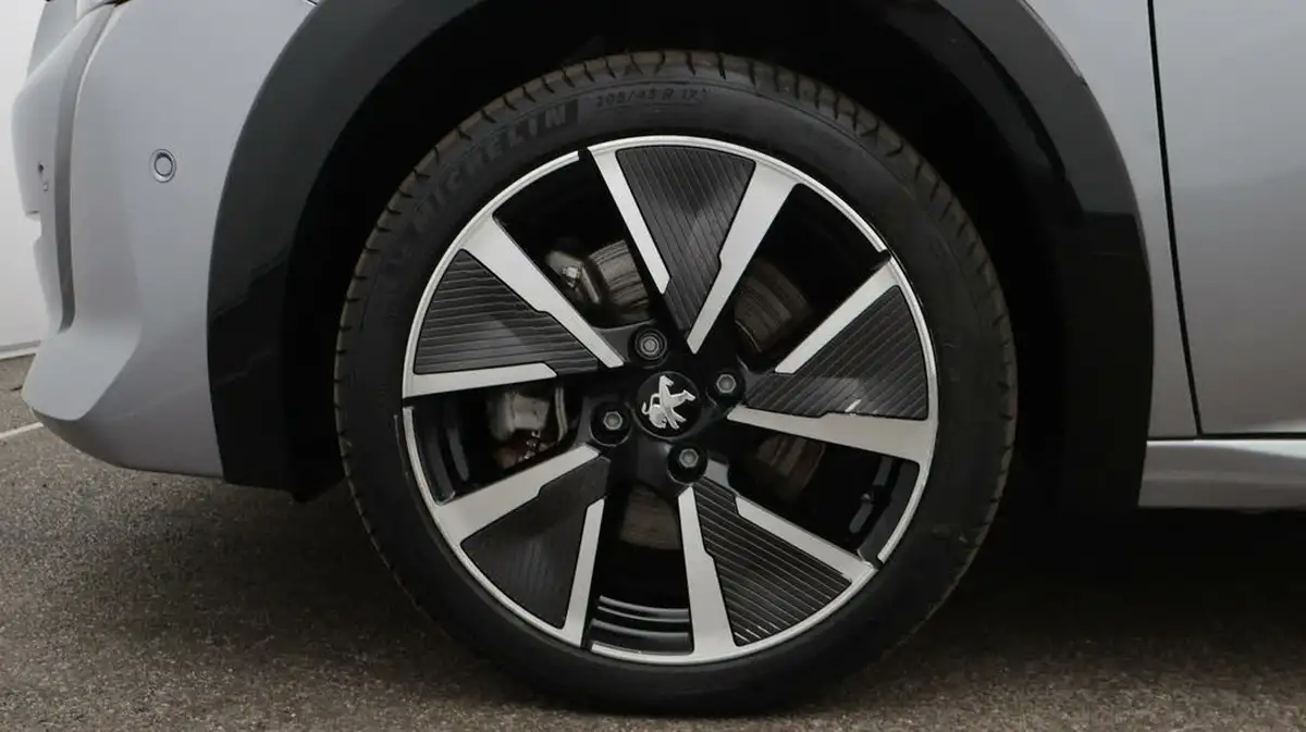2022-peugeot-208-e-gt-136ps-50kwh-big-17