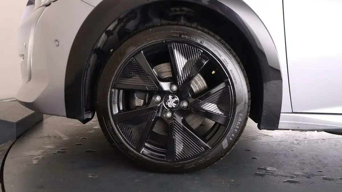2021-peugeot-208-e-gt-premium-big-18