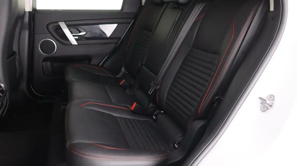 2022-land-rover-discovery-sport-15-p300e-r-dynamic-se-big-15