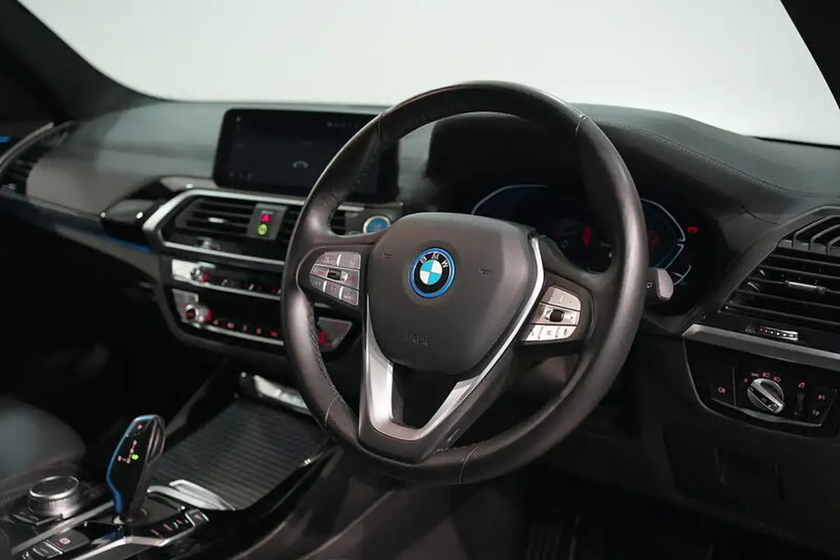 2022-bmw-ix3-e-premier-edition-big-46