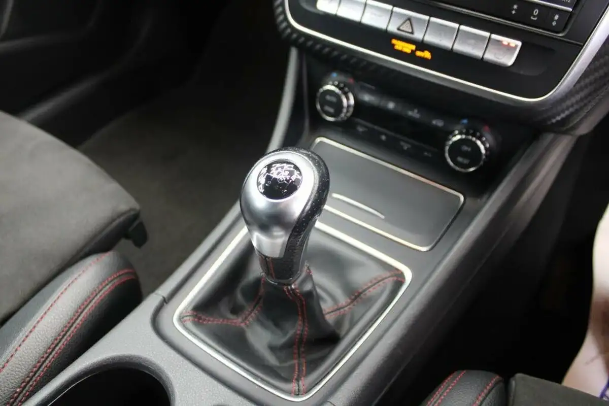 2017-mercedes-benz-a-class-21d-a200d-amg-line-executivess-big-34