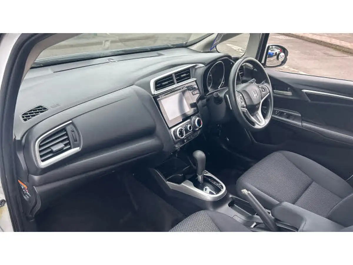 2018-honda-jazz-13-i-vtec-se-cvt-big-1