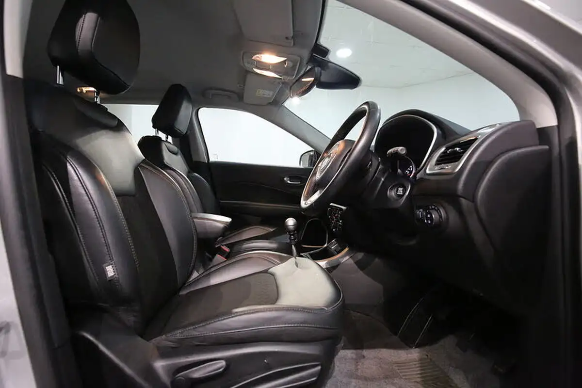 2019-jeep-compass-14-multiair-ii-longitude-big-23
