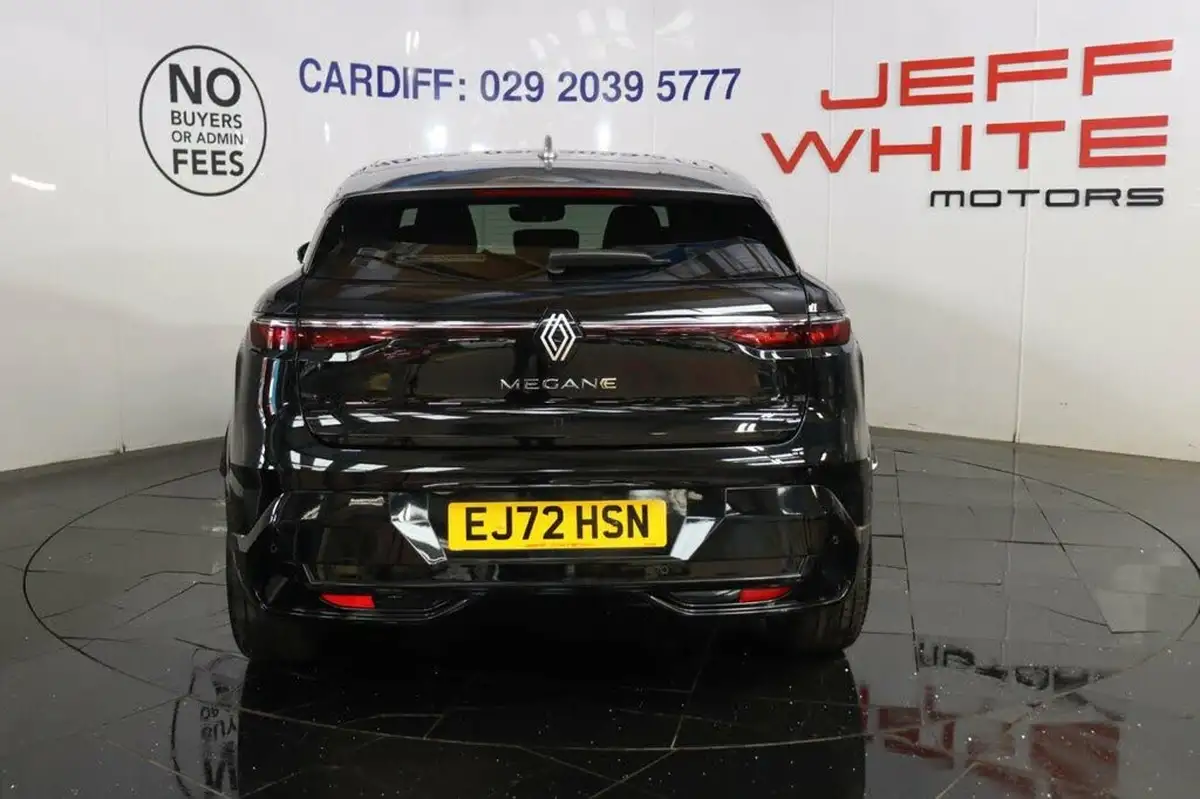2022-renault-megane-e-tech-e-techno-big-3