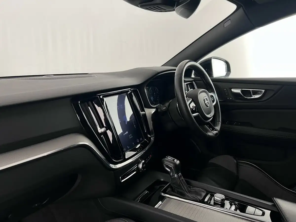 2019-volvo-s60-20-t5-r-design-plus-big-16