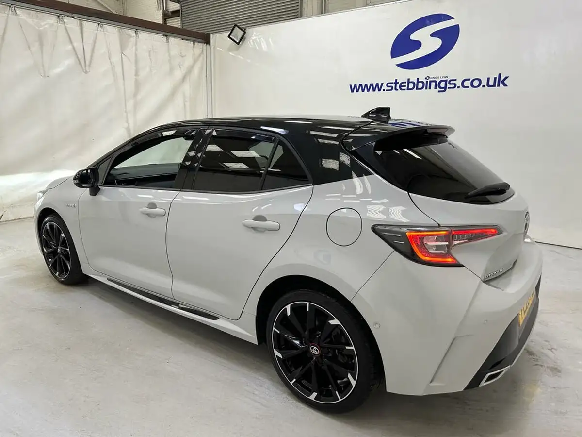 2020-toyota-corolla-18-vvt-i-gr-sport-trk-hatchback-big-4