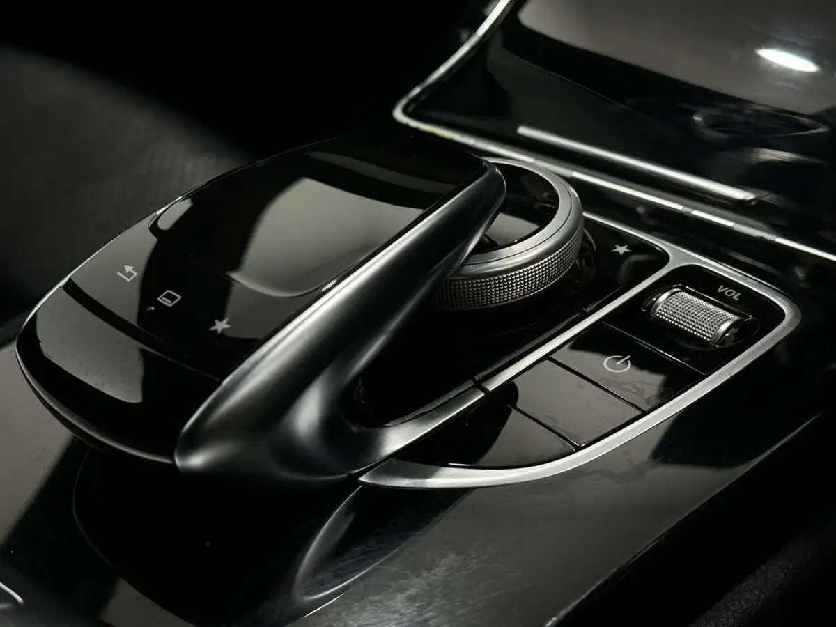 2015-mercedes-benz-c-class-21cdi-c300-amg-line-premiumss-saloon-4d-big-19