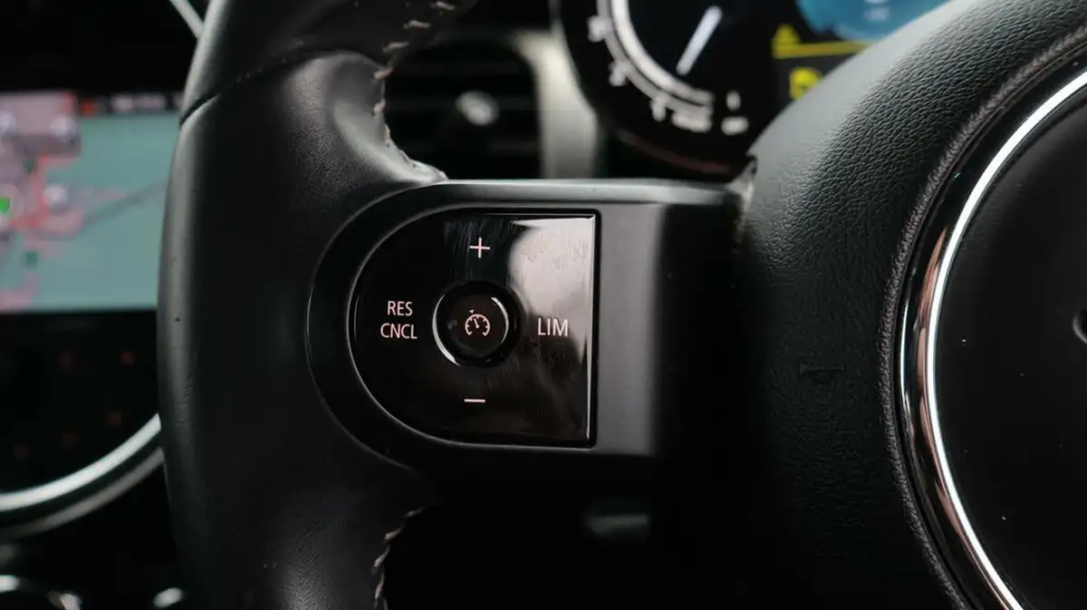 2021-mini-cooper-15-cooper-exclusive-hatchback-5d-big-24