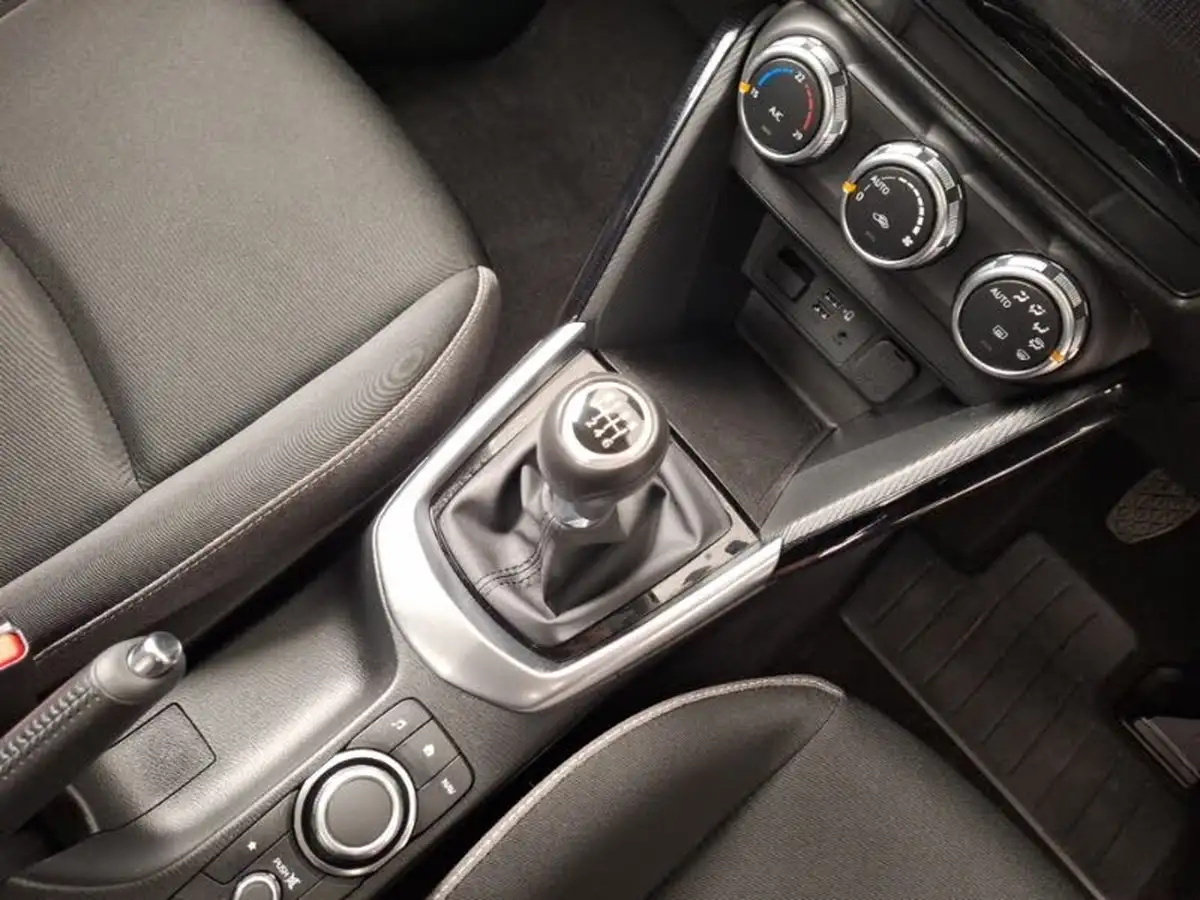 2024-mazda-mazda2-15-skyactiv-g-centre-line-big-10