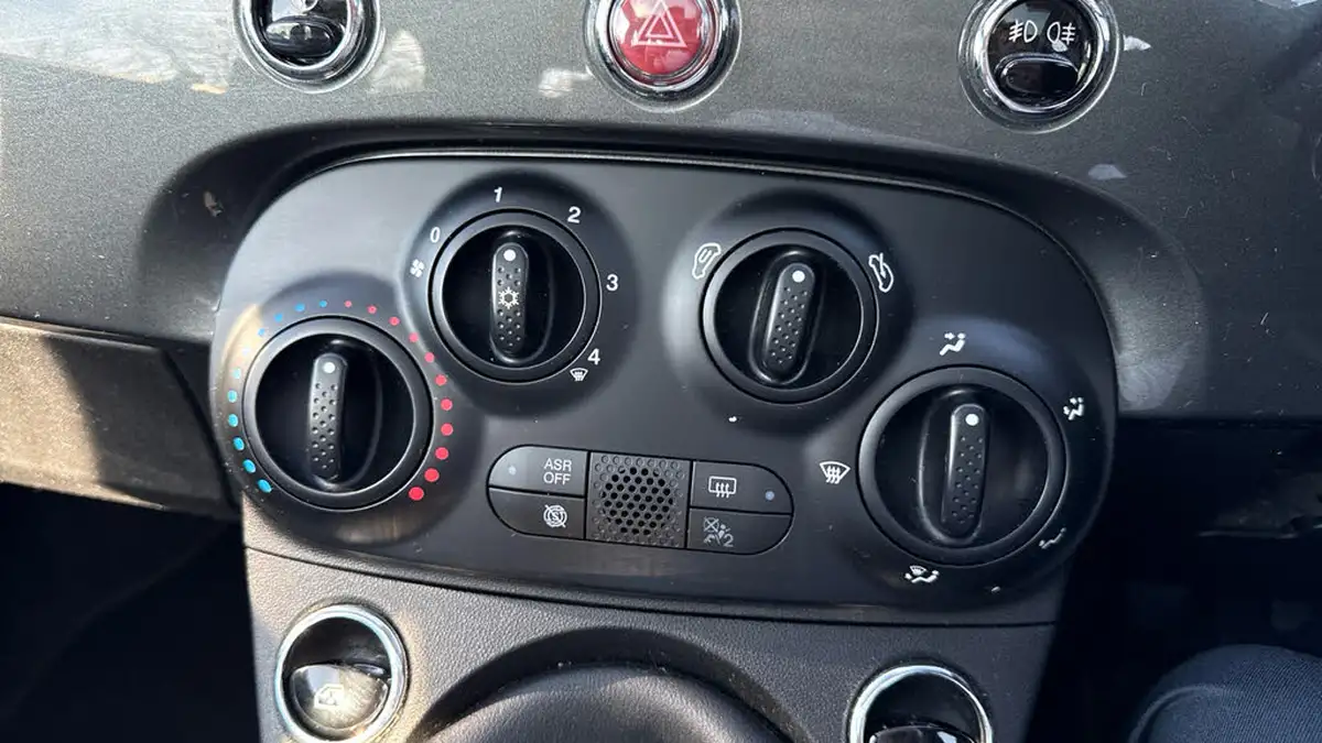 2018-fiat-500-12-lounge-big-26