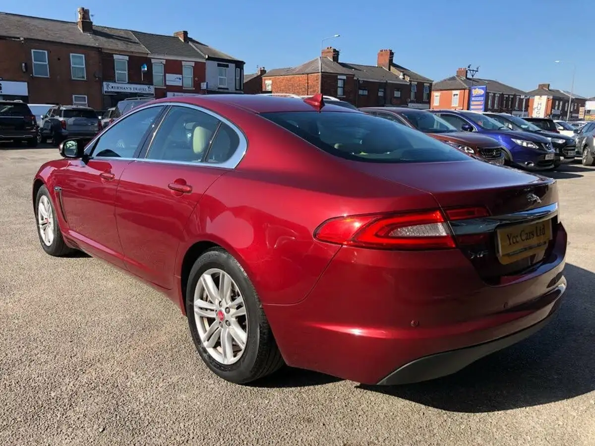 2014-jaguar-xf-22td-luxury-163ps-saloon-4d-big-7