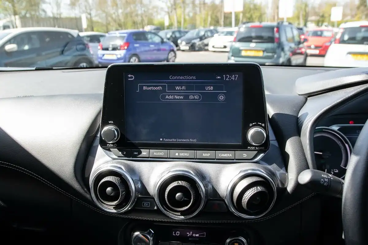 2022-nissan-juke-16-hybrid-n-connecta-big-25