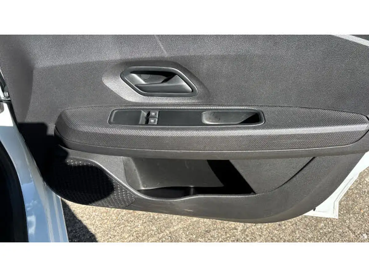 2021-dacia-sandero-10-tce-essential-90bhp-big-30