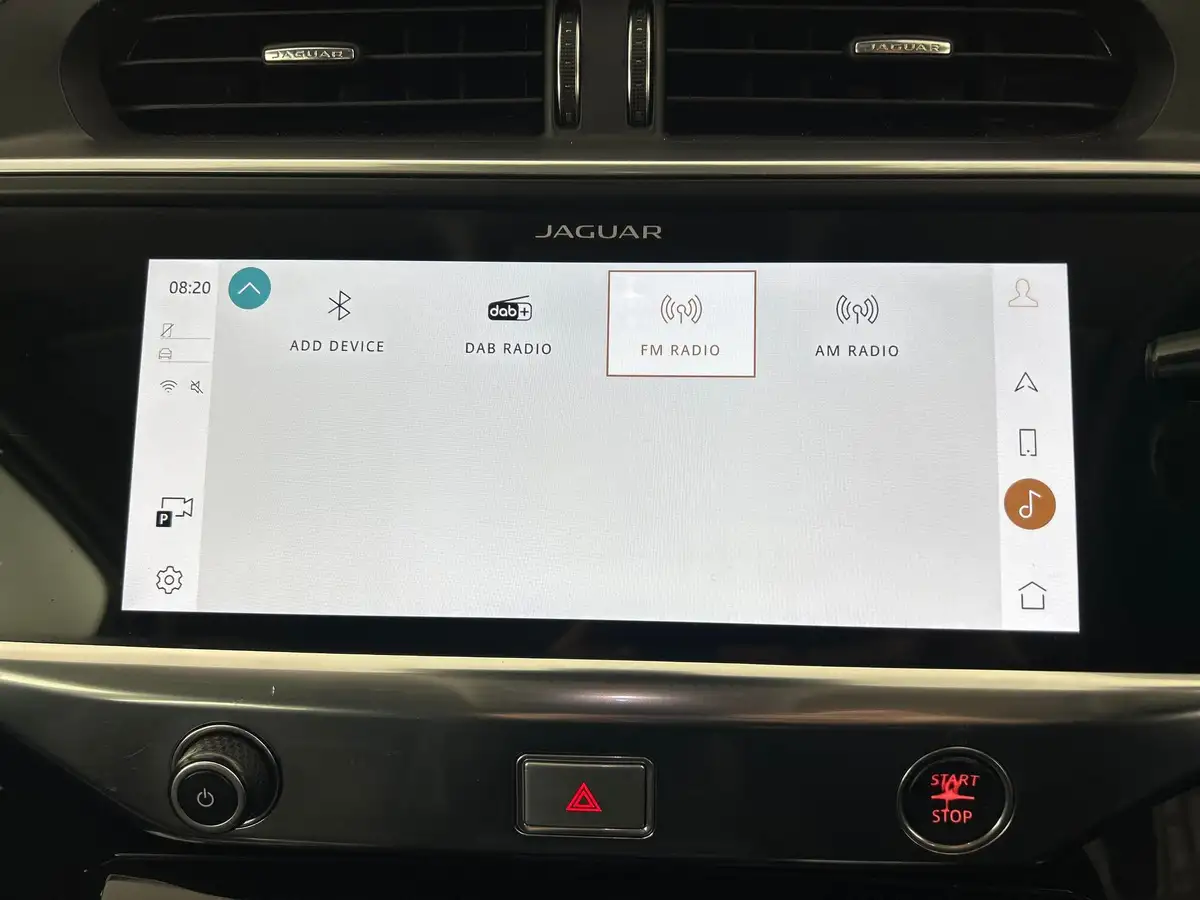 2022-jaguar-i-pace-ev400-se-big-1
