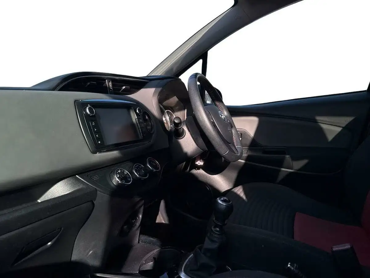 2015-toyota-yaris-133-sport-big-14