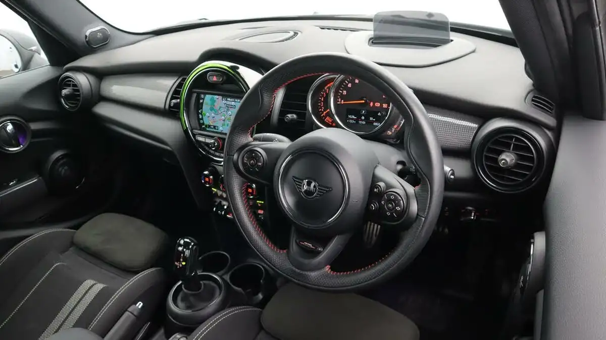 2019-mini-cooper-15-cooper-sport-hatchback-5d-auto-big-9