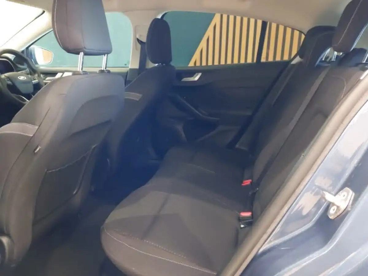 2019-ford-focus-10t-zetec-125ps-hatchback-big-5