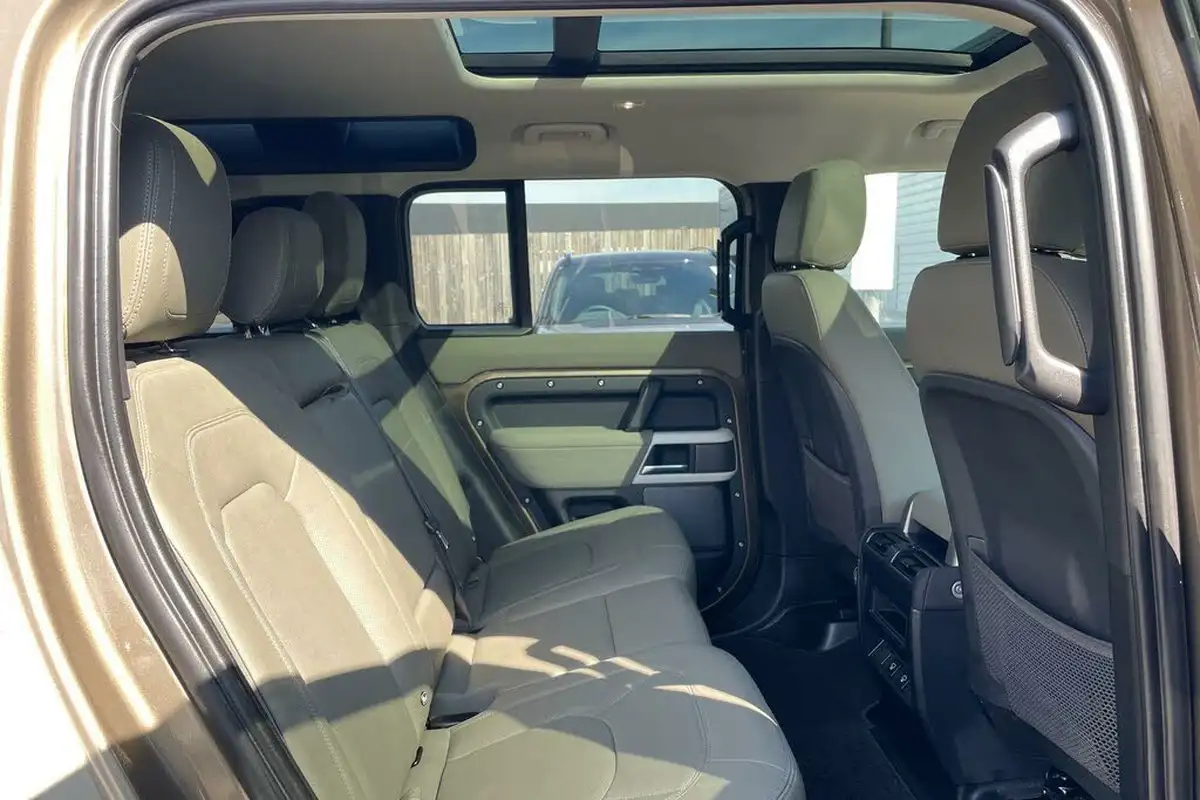 2022-land-rover-110-defender-30-d250-xs-edition-big-28