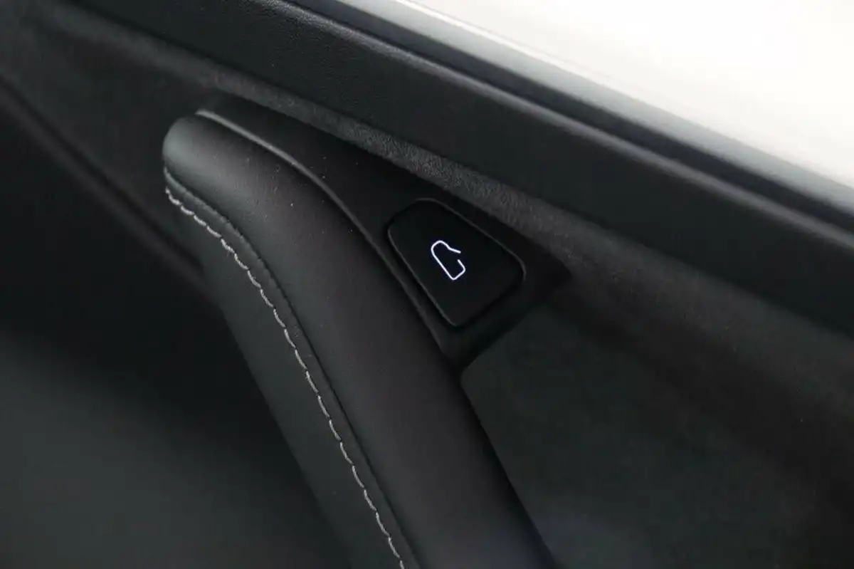 2022-tesla-model-3-e-long-range-big-19