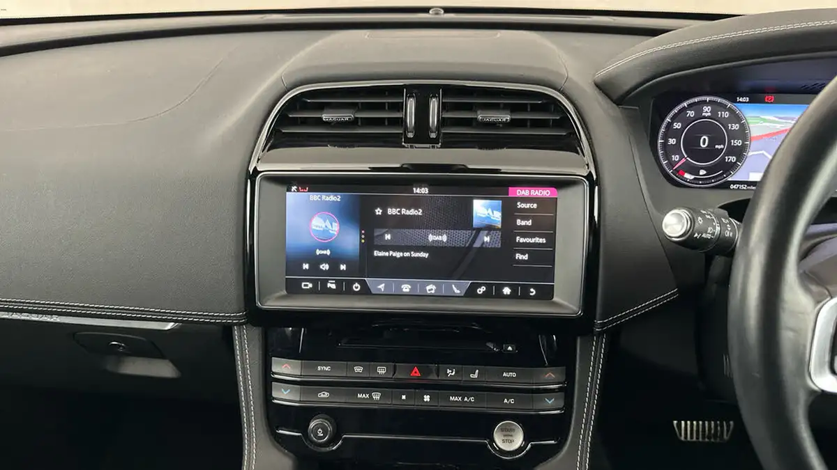 2020-jaguar-f-pace-20-i4d-chequered-flag-180ps-big-11