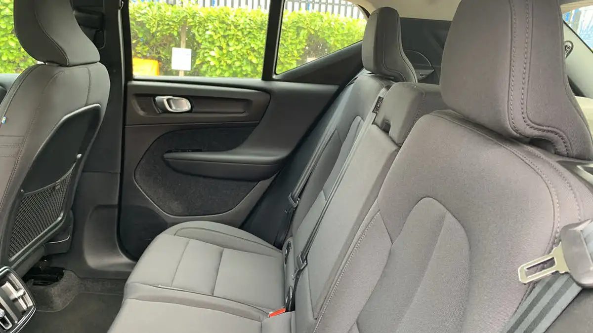 2021-volvo-xc40-15-t3-momentum-161bhp-big-32