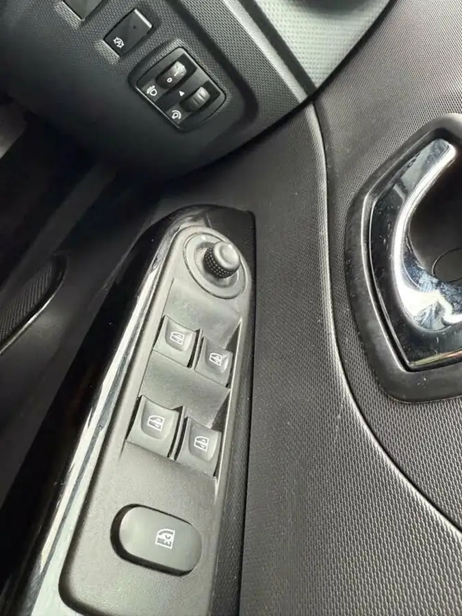 2014-renault-captur-15dci-dynamique-90bhp-energyss-big-13